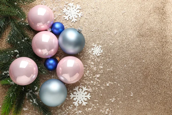 Schöne Weihnachtsdekoration Auf Farbigem Hintergrund — Stockfoto