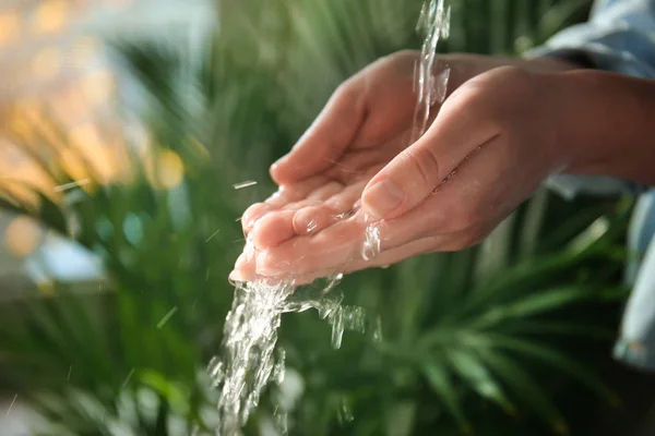 Vrouw Wassen Van Handen Close — Stockfoto