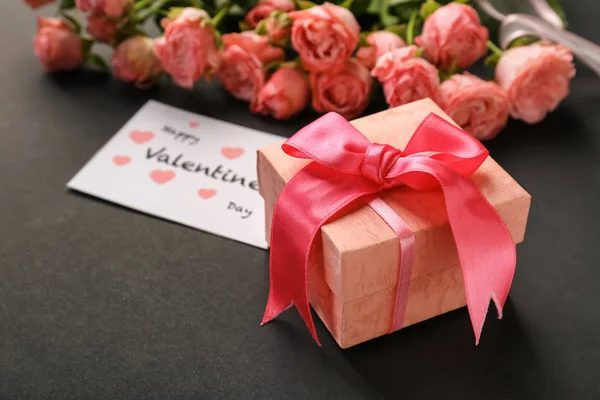 Belle Boîte Cadeau Sur Fond Sombre Fête Saint Valentin — Photo