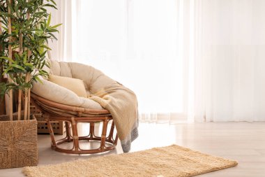 Modern ışık odada rahat koltuk