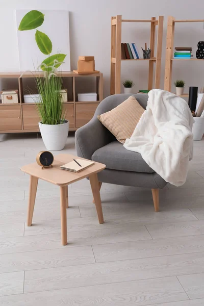 Belső Fény Szoba Kényelmes Fotel Asztal — Stock Fotó