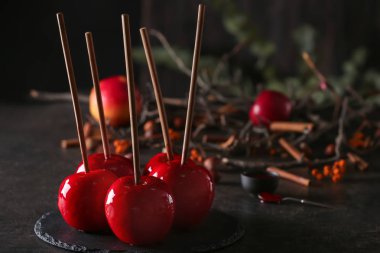 Lezzetli şeker elma tablo ile kayrak plaka