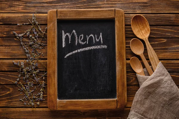 Chalkboard Com Menu Texto Sobre Fundo Madeira Vista Superior — Fotografia de Stock