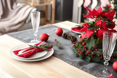 Noel yemeği için güzel bir masa.
