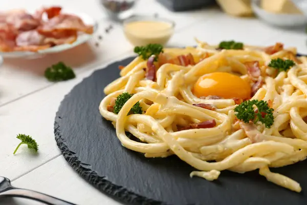 Delicious Pasta Carbonara Slate Plate Closeup — Stock Photo, Image