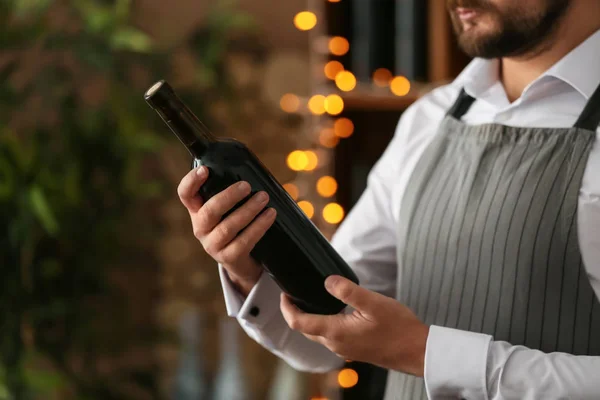 Barman Bottle Wine Closeup — Stock Photo, Image