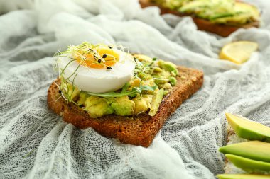 Tablo lezzetli avokado tost