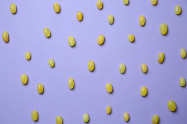 Renk arka plan üzerinde üzüm