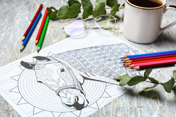 Erwachsene Stress Farbbild Bleistifte Und Tasse Kaffee Auf Dem Tisch — Stockfoto