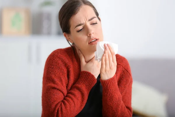 Mujer Joven Enferma Gripe Casa —  Fotos de Stock