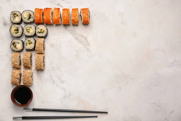 Composizione Con Sushi Saporito Fondo Chiaro — Foto Stock