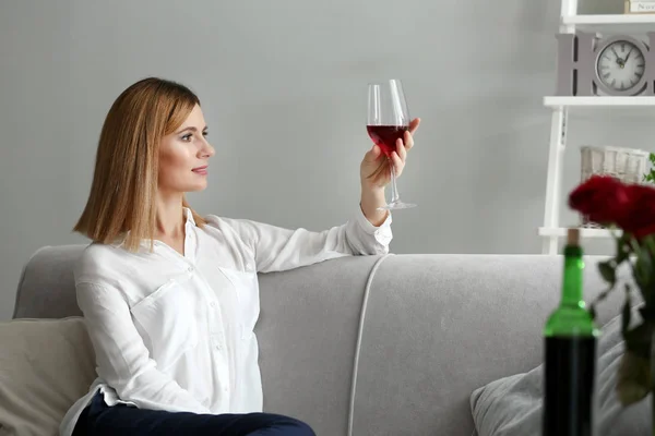 Beautiful Woman Glass Red Wine Home — Stock Photo, Image