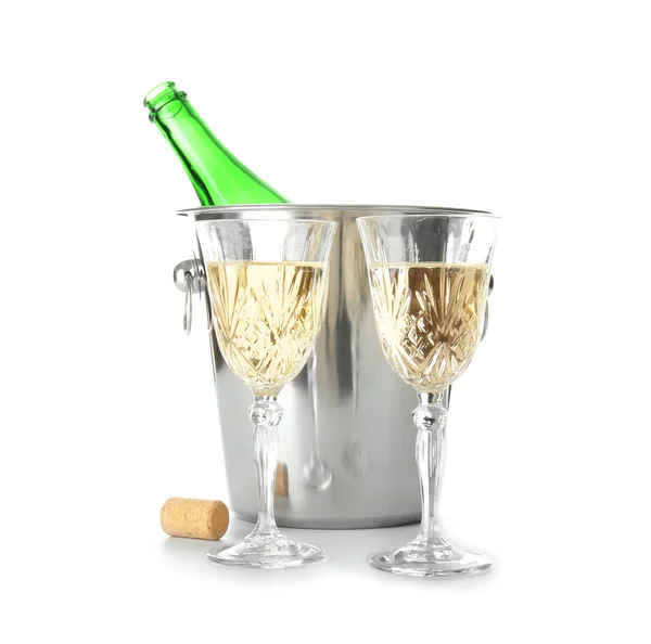 Glazen Champagne Fles Ijs Emmer Witte Achtergrond — Stockfoto