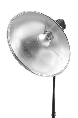 Beyaz arka plan üzerinde modern aydınlatma donanımları