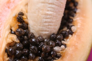 Tatlı papaya ve muz, closeup yarısı. Erotik kavramı