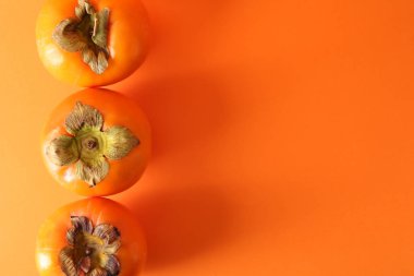 Tatlı olgun hurma renk arka plan üzerinde