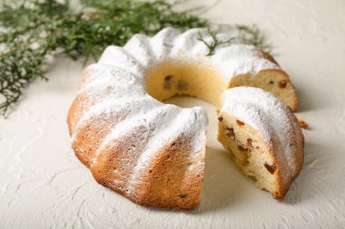 Lezzetli Noel kek üzerine beyaz masa