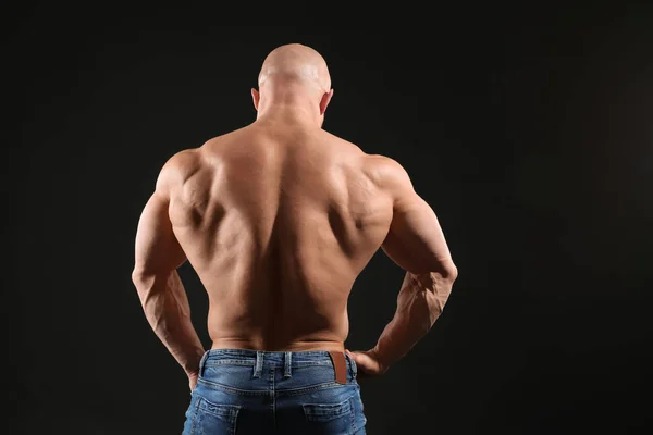 Muscular Bodybuilder Dark Background — Stock Photo, Image