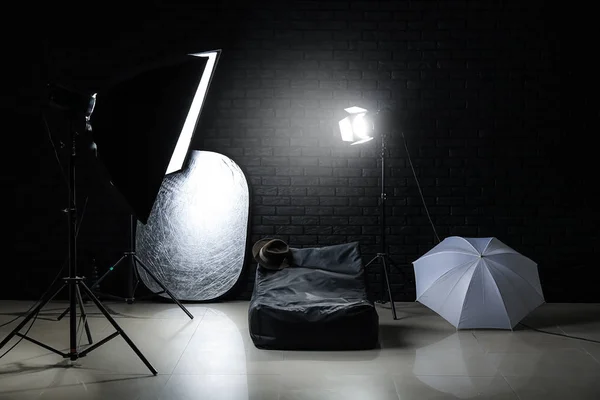 Estúdio Fotografia Moderna Com Equipamento Iluminação Profissional — Fotografia de Stock