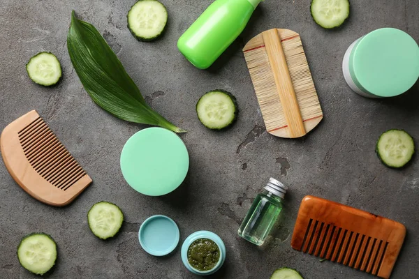 Composição Leigos Planos Com Cosméticos Naturais Para Cabelos Fundo Cinza — Fotografia de Stock