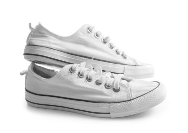 beyaz zemin üzerinde ayakkabı