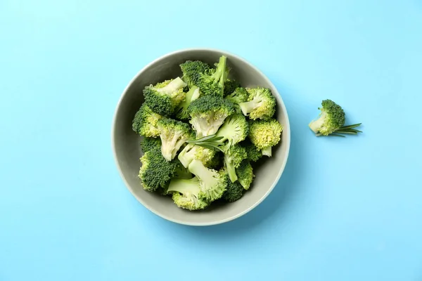 Ciotola Con Broccoli Freschi Sfondo Colori Vista Dall Alto — Foto Stock