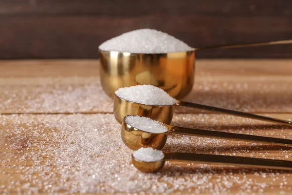 Cucchiai Con Zucchero Raffinato Fondo Legno — Foto Stock