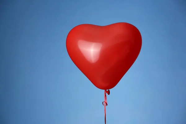 Red Heart Shaped Air Balloon Valentine Day Color Background — Stock Photo, Image