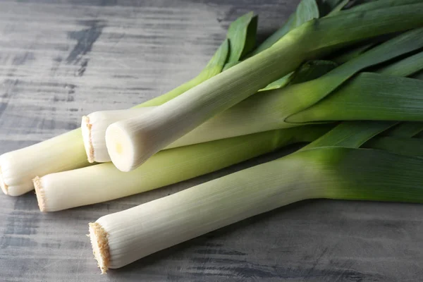 Raw Leeks Grey Table — Stock Photo, Image