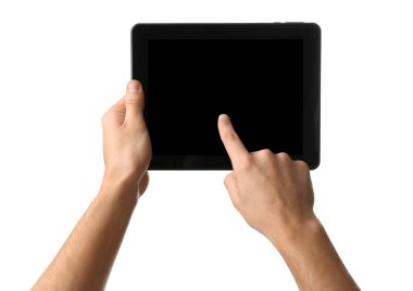 Tablet Pc beyaz arka plan üzerinde tutan genç adam