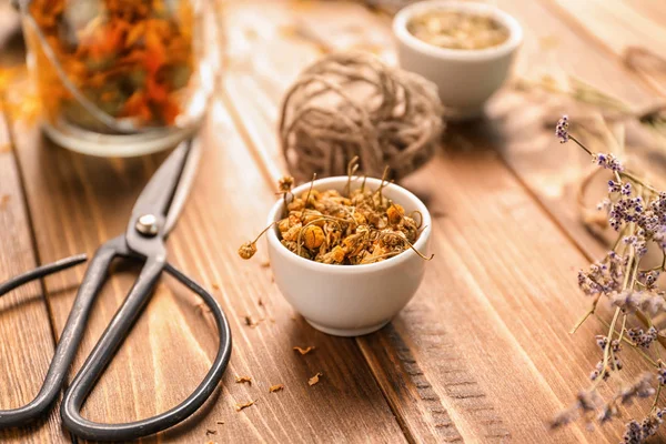 Bowl Dried Chamomile Flowers Wooden Table — Stock Photo, Image