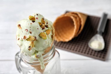 Gözleme koni kavanoza lezzetli dondurma ile