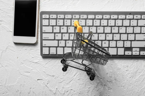 Small Cart Computer Keyboard Mobile Phone White Background Online Shopping — Stock Photo, Image