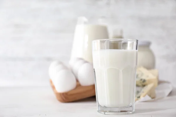 Glas Milch Auf Hellem Tisch — Stockfoto