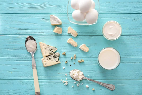 Olika Mjölkprodukter Färg Träbord — Stockfoto