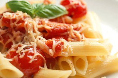 Lezzetli penne makarna domates soslu tatlı