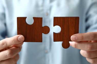Kadın adet ahşap puzzle, closeup ile