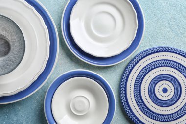 Renk arka plan, üstten görünüm üzerinde temiz sofra kümesi