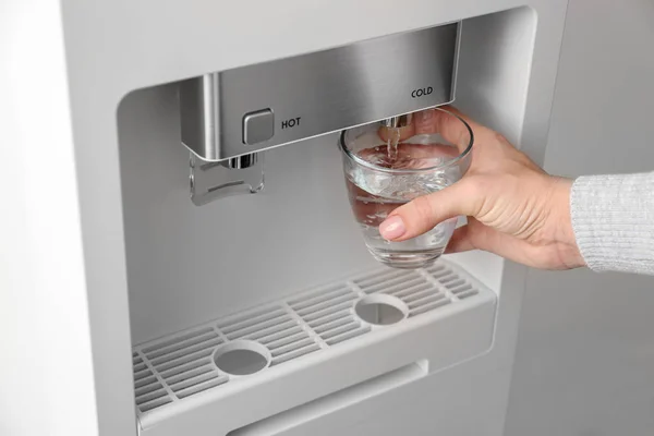 Woman Filling Glass Water Cooler Closeup — Stock Photo, Image