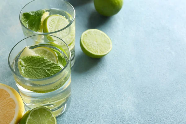 Glasses Water Lemon Lime Color Table — Stock Photo, Image