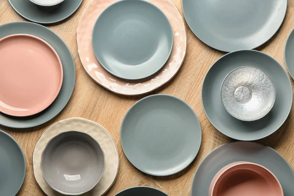 Ahşap arka plan, üstten görünüm üzerinde temiz sofra kümesi