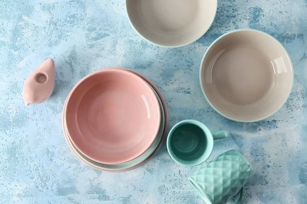 Set Clean Dishware Color Table — Stock Photo, Image