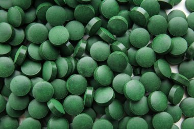 Spirulina tabletleri, üstten görünüm