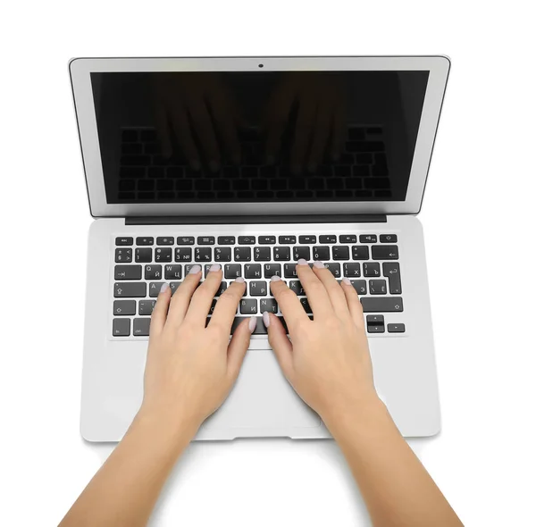 Jovem Mulher Usando Laptop Fundo Branco — Fotografia de Stock