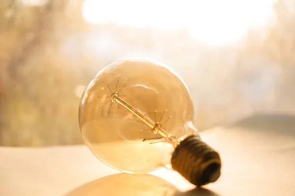 Retro Light Bulb Table — Stock Photo, Image
