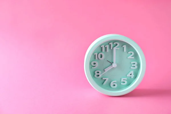 Alarm Clock Color Background — Stock Photo, Image