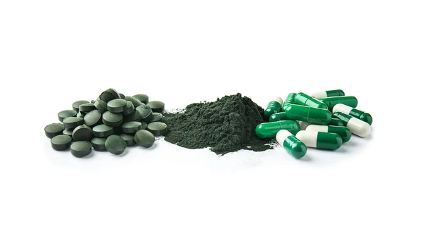 Spirulina Tabletten Mit Pulver Und Kapseln Auf Weißem Hintergrund — Stockfoto