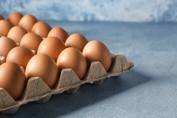 Karton Pack Met Rauwe Kip Eieren Kleurentabel — Stockfoto