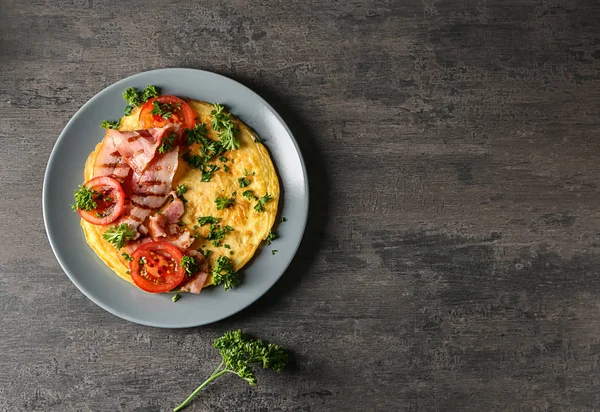 Plate Tasty Omelet Bacon Grey Table — Stock Photo, Image