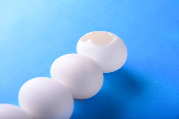 Huevos Pollo Crudos Sobre Fondo Color —  Fotos de Stock